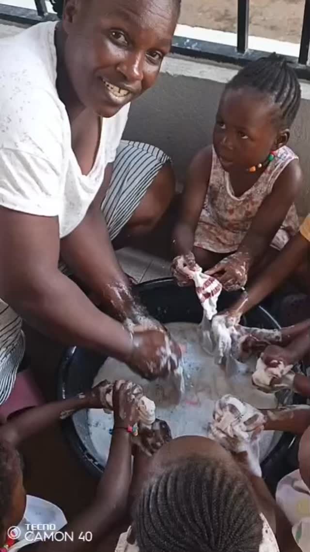 The youngest learned how to wash their socks by hand. The matrons are using moments like this to teach independence, confidence, and responsibility. Aren't these the cutest smiles! We wish we were this happy doing our laundry 😆