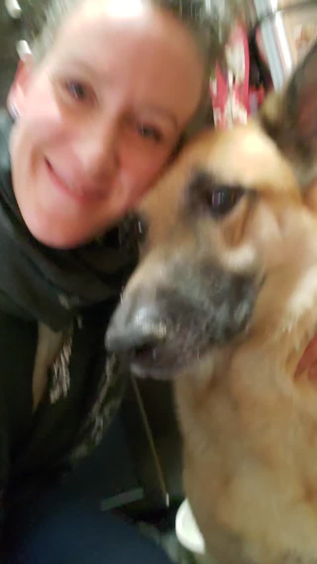 This is your reminder: you matter, you are worthy, and you are loved.
Real empowerment starts with believing in your own value — and that belief is the foundation of self-defence.
Why invest the time and energy to learn how to protect yourself if you don’t believe you’re worth protecting? Too often, especially as women, we downplay our own value. But your safety, your boundaries, and your voice matter.
Tag a friend below and share some love — a compliment, a kind word, or a reminder that they’re worth fighting for too. 💪✨