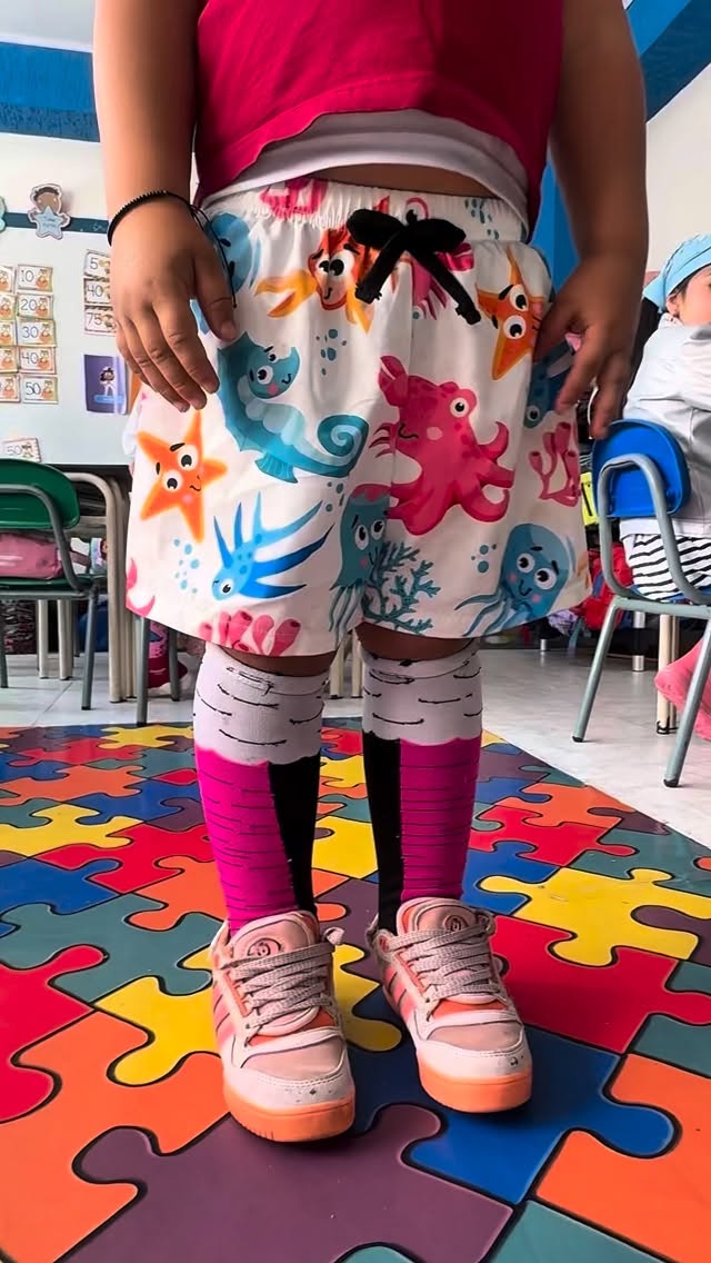 ✨ ¡La creatividad se tomó el colegio! ✨
Los niños llegaron con sus pintas más locas, llenos de color, alegría y diversión 🎨💫
Porque aquí aprendemos riendo, jugando y siendo nosotros mismos ❤️
#DíaDeLasPintasLocas #DiversiónEnElColegio #CreatividadSinLímites