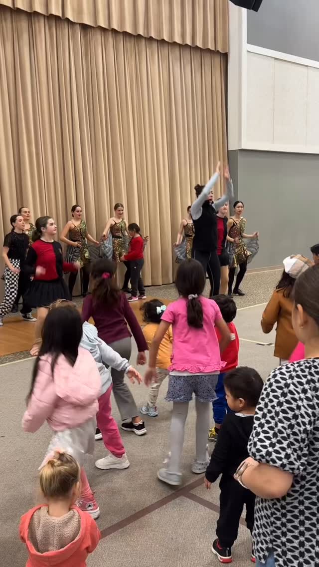 What a night! 🎃 Our Festa family had an unforgettable time celebrating Halloween together at our 3-Generation Family ESL program. We loved the costumes, laughter and time spent together as neighbors.
We’re grateful for everyone who came, volunteered and helped make this night so fun! We’re so thankful for community partners like @dublindancecentre who join us in #servingourneighbors as we serve a total of 487 people and counting this season. The children had a blast learning new moves and expressing themselves through dance.💃
You can help make more moments like this happen. Learn how to volunteer! Link in bio💜