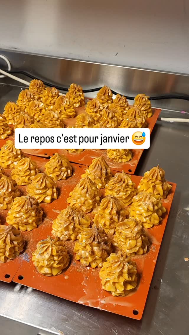 A cette période même le dimanche se transforme en journee de création 💪🎄🎅