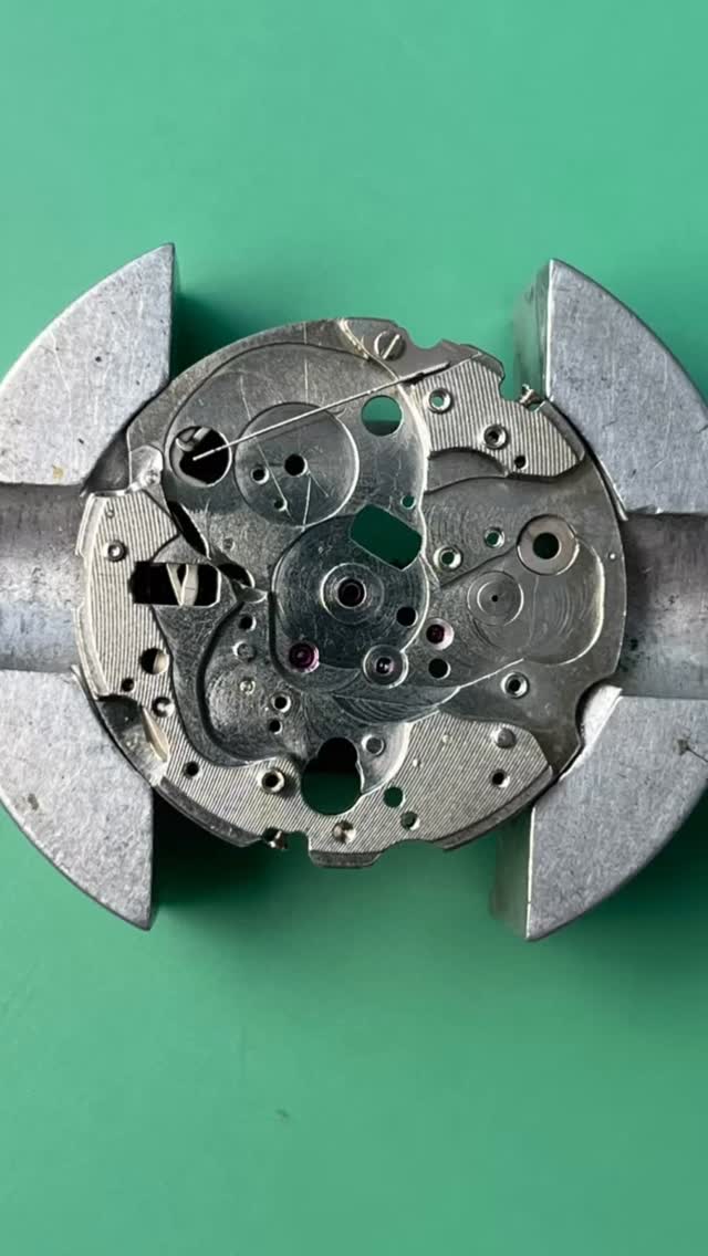 Just finished servicing this stunning Seiko 6139-6010, the legendary JDM version of the watch famously worn by Bruce Lee himself.
Reliable, bold, and unmistakably Seiko, this piece captures everything that made the 6139 an icon of its era.
It’s running beautifully and will be available on our website in the next day or two after final testing.
A piece of horological and martial arts/movie history, ready for its next chapter.
#Seiko6139 #VintageSeiko #VintageWatchRestoration