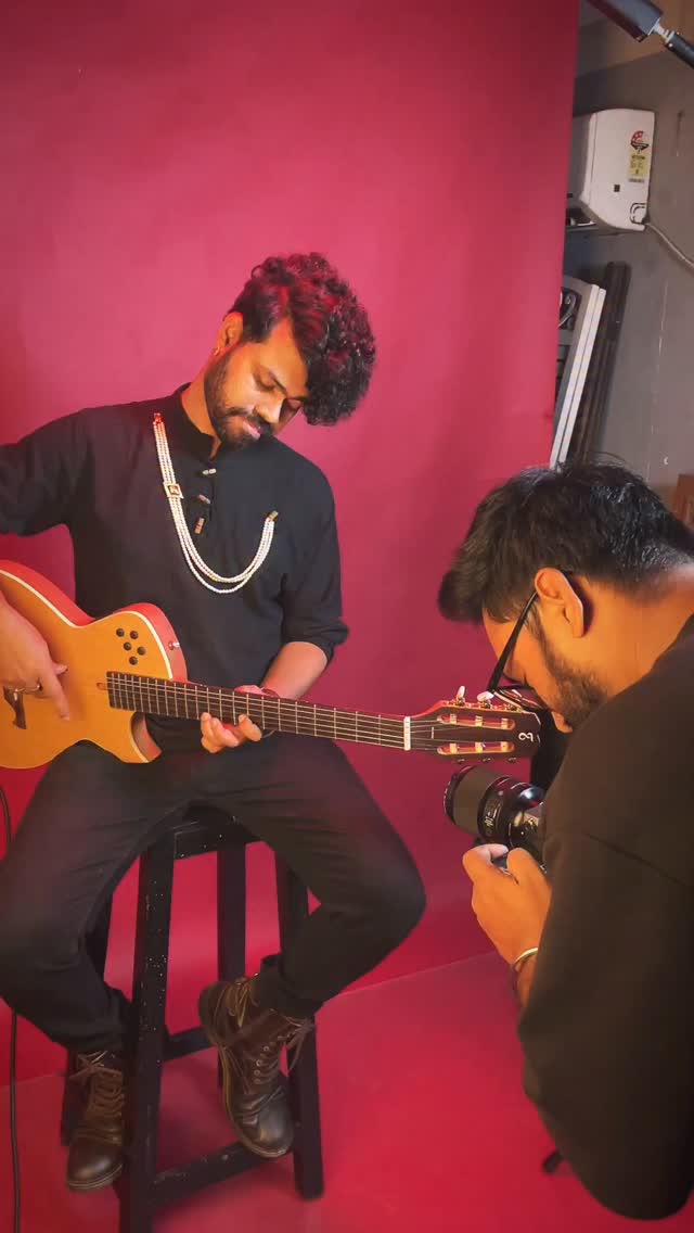 Finished shoot for the 3rd song from the Album , all lined up for release this month!! Can’t wait to put it all out for all of you ❤️. @souradeeptachowdhury
#acoustic #nylon #flamenco #progressive #metal #fusión #jazz #funk #globalartist #worldmusic #musicvideo #guitarplayer #instagram