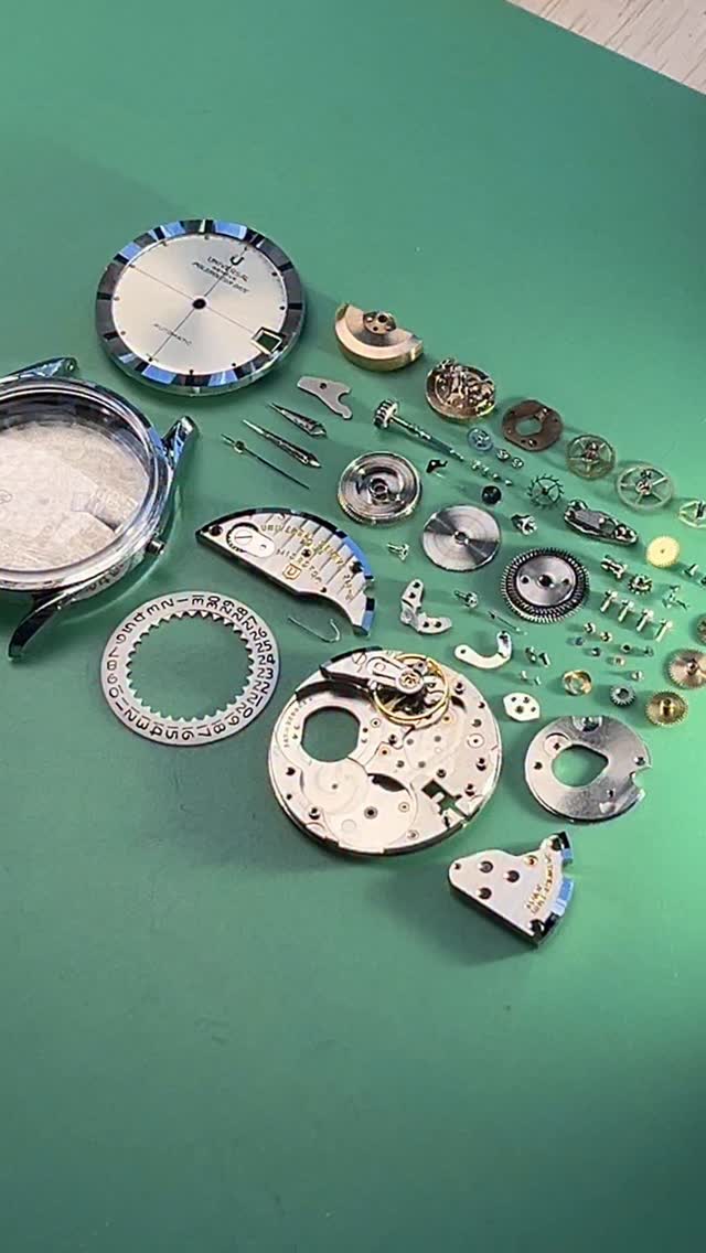 TPDP - Tempo Prima Department of Preservation
A vintage Universal Genève Polerouter, powered by its legendary micro-rotor movement, stripped down to its essence, inspected, cleaned, and ready for reassembly. Every bridge, jewel, and gear tells a story of mid-century innovation and timeless design.
This is where heritage meets precision, where time itself is preserved. #universalgenève