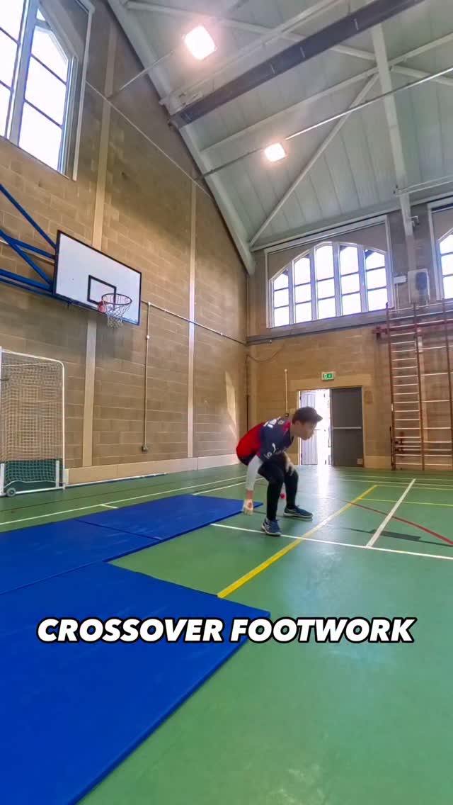 CROSSOVER STEP 👣
Don’t underestimate the importance of footwork within your fielding preparation.
The crossover step, probably the most under taught techniques for helping players accessing the bottom corners and the ground safely.
Larger distances covered, rotational bias therefore greater ranges of motion and front side access to the ground 👌
Move well, field well.
#fielding #cricket #athletic #movement #speed #footwork #catch #right