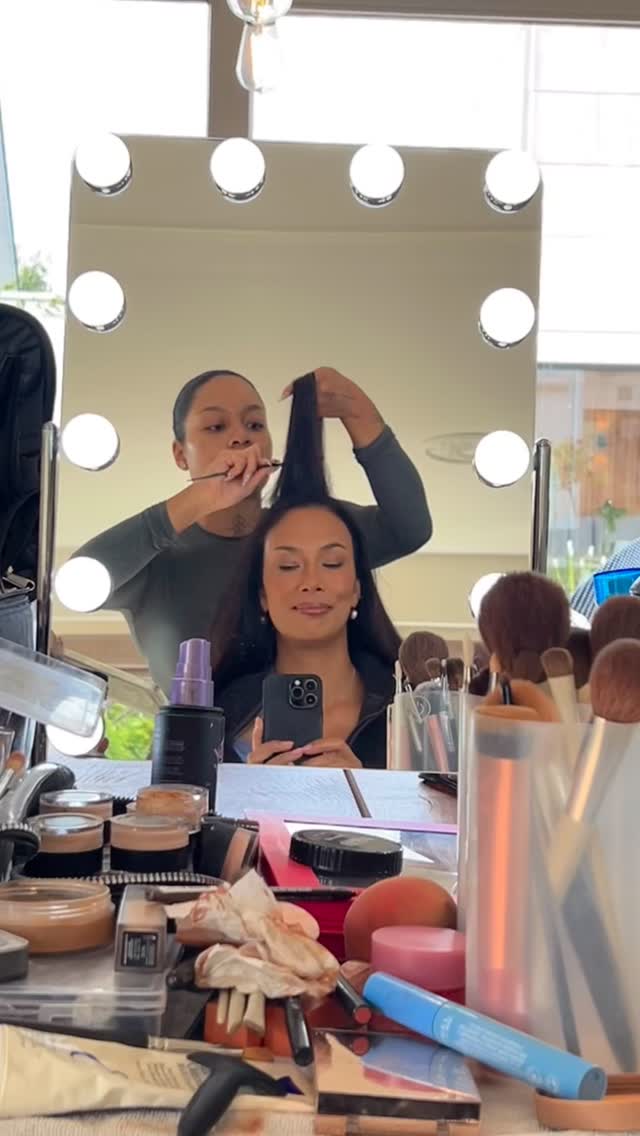 You might think running a calligraphy business means I’m writing all day long…
but there’s so much more happening behind the scenes 👀
From emails, calls, quotes & invoices:
not every task requires a pen in hand
This shoot was one of those “other jobs”…
and definitely one of the fun ones! Thanks for having me @studiovandeven_corporate and @pand83studios
Here’s to building a business that’s as creative off the page as it is on it. 🥂
#eventcalligrapher #kalligraaf #calligraphybusiness #businessbabesnl #creatieveondernemers #ondernemendevrouwen #schrijfster #zelfstandigondernemer