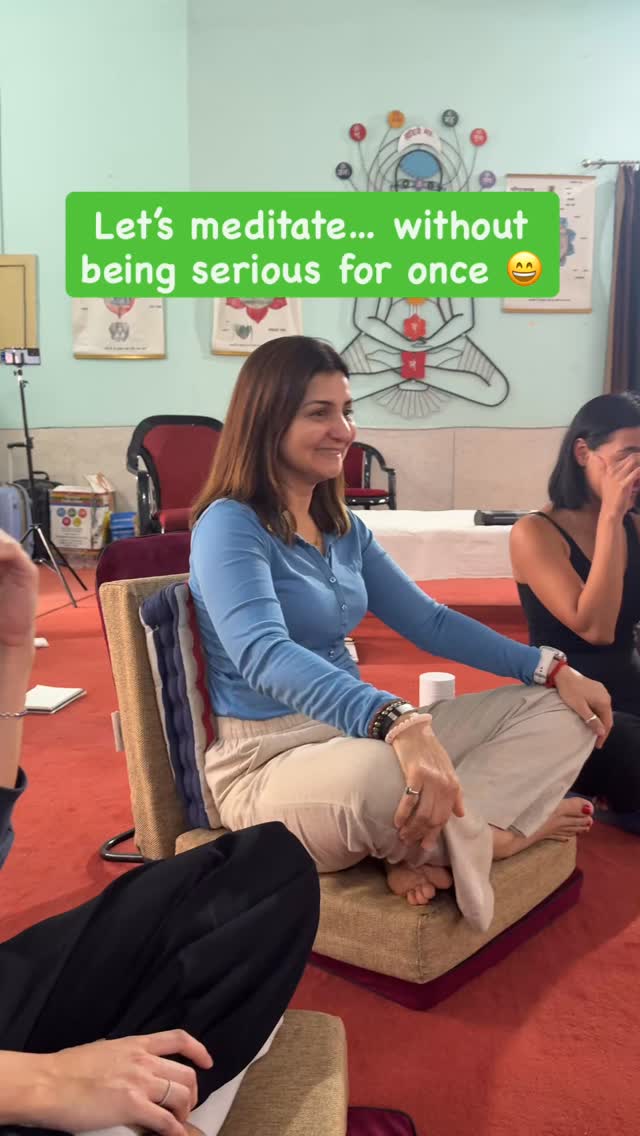 Meditation doesn’t always mean closing your eyes and staying still.
Sometimes… it means letting go, laughing till your belly hurts, and feeling alive again 😄
Your body already knows how to heal — you just have to give it permission.
Laughter is therapy your soul forgot it needed 🙌🏻
LaughterMeditation #HealingThroughLaughter #JoyfulMind #MindfulLiving #YogaJourney #InnerPeace #LaughToHeal #MeditationForSoul #HolisticWellness #EmotionalHealing #soulversity