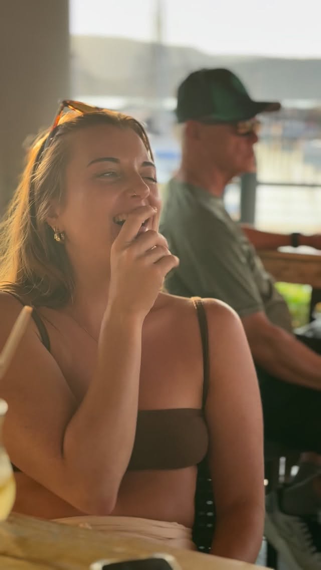 If you’re chasing the best sunset views and Italian cuisine with an unforgettable ambience… this is what Google recommends: 📍Sorrento Restaurant Airlie Beach