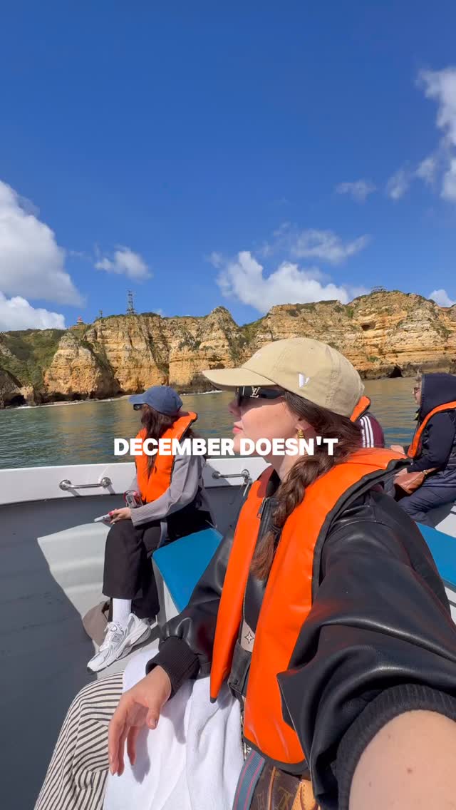 Read this before you say “I’ll start again after December” 👇
If you follow the 80/20 approach:
3 meals/day × 30 days = 90 meals in a month.
20% relaxed/holiday/social meals = 18 meals.
Which means you still have 72 meals to support your goals.
December isn’t ruined.
You don’t need to “restart.”
Just keep showing up most of the time. 💛