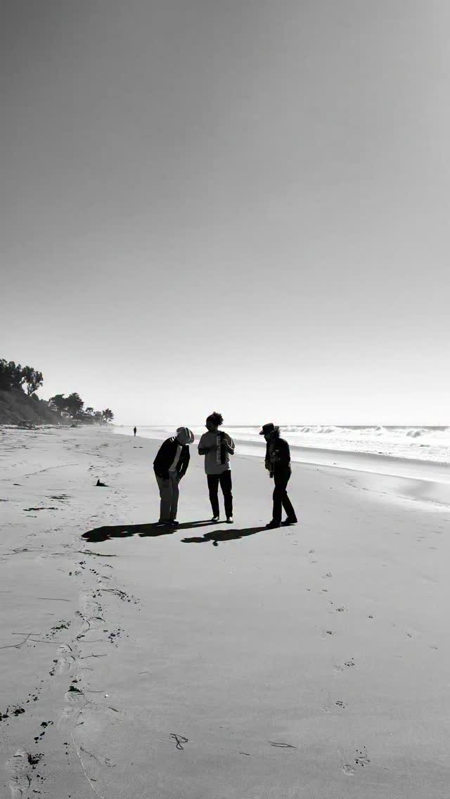 The new single El Chambre is out!
Come celebrate this weekend:
FRIDAY - Los Angeles - @thetroubadour 8pm
SATURDAY - San Fran - @boomboomroomsf 10p
Link in bio for tickets and to stream El Chambre
Thank you @going_left_music for the 📸 work