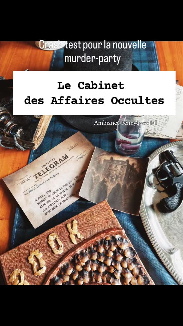 Nouvelle Murder-party ajoutée au catalogue 🧐🎃
Une ambiance à la victorienne, entre enquête et occulte.
Merci à ma partenaire de crime de toujours pour la création de cette murder-party @makataragh
Et merci aux copains de toujours servir de crash test ❤️
#murder #murderparty #poitiers #thelittlefactory86 #pennydreadful #sherlock #nemo #mystery #enquete #jeuderole #party #mystere