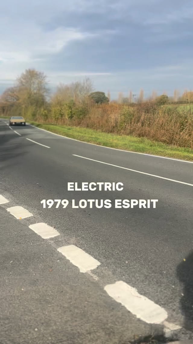 ⚡️1979 LOTUS ESPRIT⚡️
This electric conversion has…
160 kW motor 🚘
0-60 MPH in 5.5 seconds ⏱️
44kWh battery 🔋
160 mile range 📈
30 mins fast charge time ⏰
#electricvehicleconversion #ecoclassics #classiccars #electric #car #electricvehicles #classiccar #lotus #lotusesprit #lotuscars