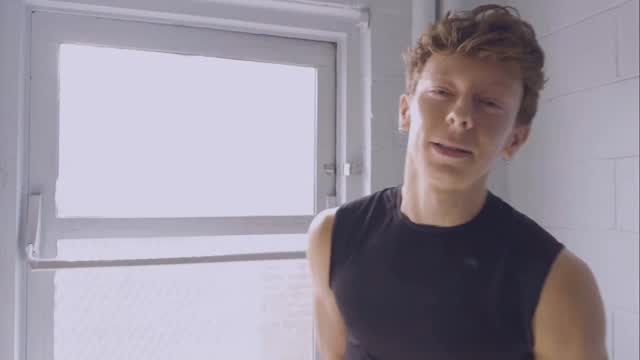 💫💫💫
COMPLEXIONS NYC SEASON with JORDAN BEASLEY
-
Jordan is one of our newest Super Athletes who is performing for the first time in NYC…ever! Jordan is excited to perform “Love Rocks” and Dwight Rhoden’s newest creation “Imagine Joy.” He also enjoys partnering and the inversion of contemporary he finds while working on Nique and Complexions Repertory.
-
Catch Jordan and our Super Athletes on the stage at our NYC Home, The Joyce Theater. Get your tickets before the best seats are taken!
-
Season 31 - TEN TOES DOWN
📍NEW YORK, NY
JOYCE THEATER
November 18-30
~~~
2 Weeks
3 programs
3 World Premieres - Dwight Rhoden, Houston Thomas, and Joe González
-
Tickets available at the link in our bio or by visiting www.joyce.org
-
📸 captured by @rachelnevillestudios
-
#tentoesdown #wearecomplexions #tourlife #complexions #dancersofinstagram #performances #performingarts #JoyceTheater #newyork #newyorkcity