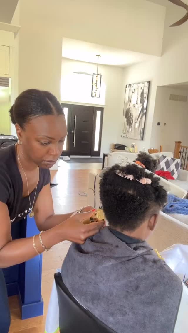 Ever looked in the mirror and thought, I just need a fresh shape?
Our at-home tapered cut is your reminder that simplicity can still be stunning. Keeping your routine easy, no stress, no overthinking. Just healthy, happy hair.
Frizé Frizé helps you care for your hair and your confidence, one snip, one twist, one smile at a time. 💚
Click on link in bio to request your service.
.
.
#FrizeFrize #TaperedCut #NaturalHairInspo #HealthyHairMadeSimple #ottawacurlyhairstylist #ottawanaturalhair #naturalhairstylist