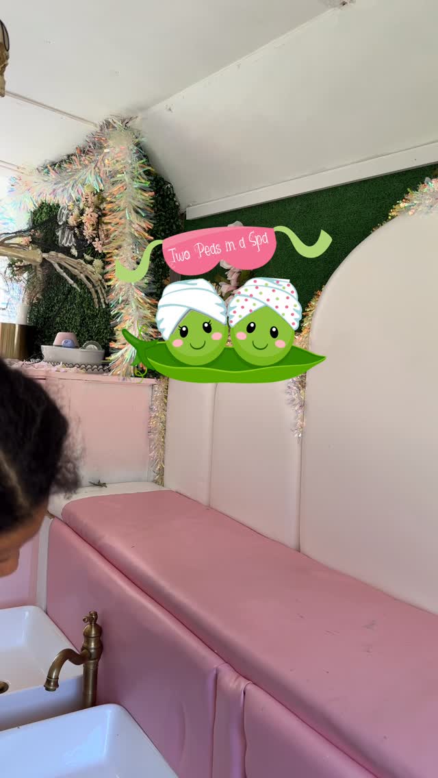 Setting up the spa bus for Boo with the Blue 💙✨ From spooky-cute details to glam-ready vibes the girls are in for a treat! 👻💅 #TwoPeasinASpa #BooWithTheBlue #KidsSpaParty #MobileSpaBus