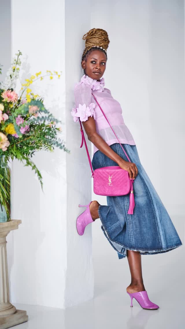 💗 An ode to modern femininity.
Sheer florals, sculpted denim, and statement pinks. The silhouette speaks of ease and confidence, elevated by timeless craftsmanship and subtle statement details.
Featuring:
✨ Pink Floral Blouse @zimmermann
✨ Long Denim Skirt @celine
✨ Bottega Veneta Pink Patent Mule
✨ Saint Laurent Monogram Matelassé Lou Camera Bag @ysl
✨ Long CC pearl Necklace (woven into the hair) @chanelofficial
A composition of elegance and edge, effortless yet deliberate.
🛍️ Experience and purchase this look at our upcoming pop-up.
Get your invitation now to step into the world of Onesoulmanystories, where style becomes story! (link in bio).
📅 Fri 14 & Sat 15 November
📍 Ida’s, Gillman Barracks
Styled by @life_by_tui & @onesoulmanystories
📸 Captured by @benygan.photographer
#OOTD #onesoulmanystories #PopUpSG #shoppingsg #MindfulShopping #circularfashion #sustainablesingapore #sgfashion #eventsingapore #popupsg #LuxuryInMotion #Zimmermann #Celine #BottegaVeneta #YSL #Chanel