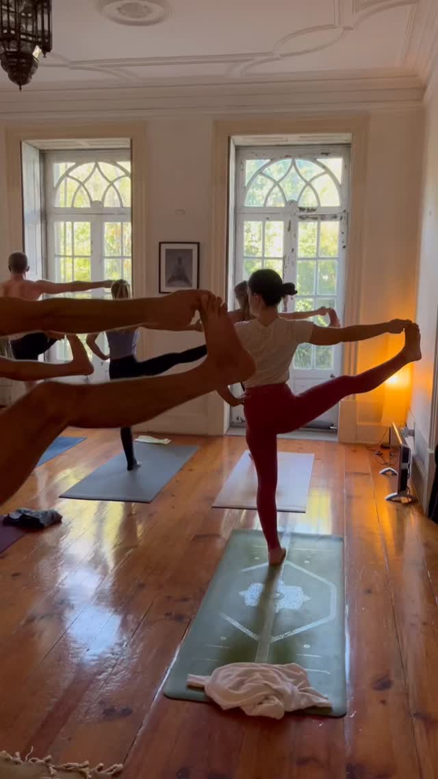 Led class today: steady breath, clear focus, just moving with the count.
Thanks for showing up.🙏🏻✨
#ashtangayoga #yoga #ledclass #ashtangayogaporto #yogaporto #ashtangacommunity #yogaportugal #growingtogether #spiritualpractice