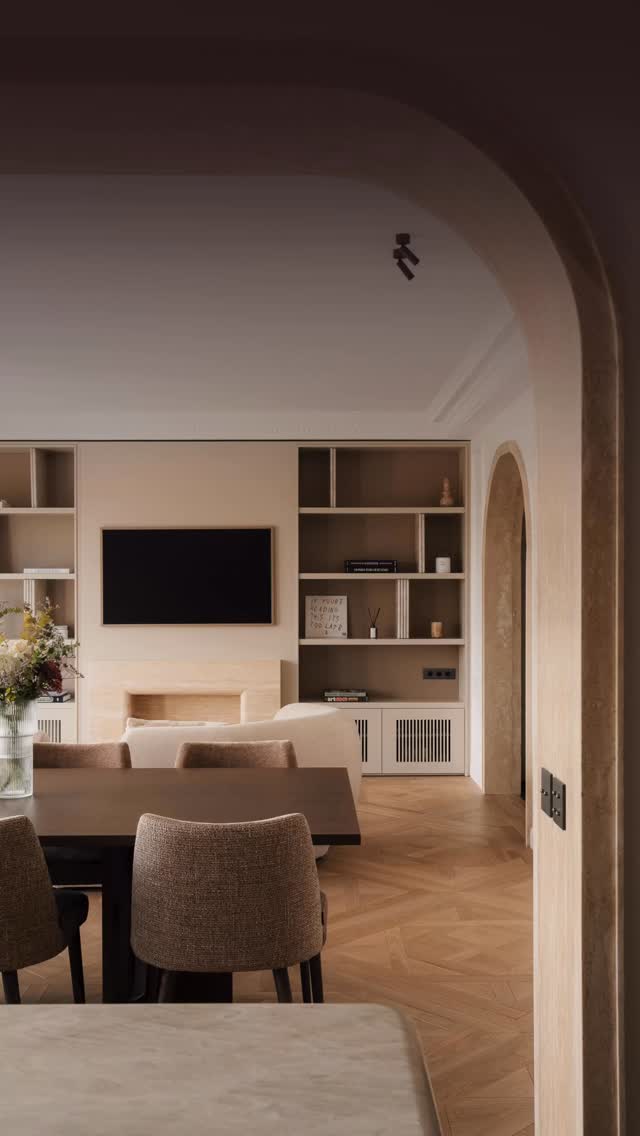 Magnifique réalisation à Saint-Mandé par l’architecte d’intérieur @adrienne.vansoeterstede avec les prises et interrupteurs @6ixtes.interrupteurs ✨
📸 : @juanjerezstudio