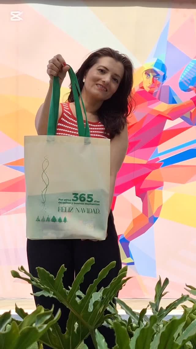 Más que una bolsa, es un deseo ✨️
Queremos que este detalle te acompañe para recordarte la alegría de la Navidad🎄 y desearte 365 dias llenos de éxitos y buenos momentos.
Úsala, reúsala y lleva el espíritu festivo contigo a donde vayas.
¡Encuentra el tono que va contigo! Las tenemos disponibles en tres colores diferentes.
#bogotanavidad #anchetanavideña #espiritunavideño #navidadcolombiana