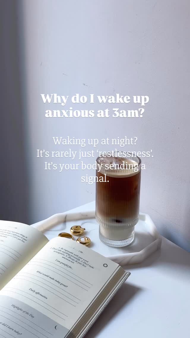 Waking up at night? It’s rarely just “restlessness It’s your body is sending a signal.
When blood sugar dips and triggers a rise in cortisol, your nervous system nudges you awake. It’s your body’s way of saying: “Fuel me, so I can keep you safe and steady.
Support smoother, calmer nights with simple, nourishing habits:
🍗 Protein at dinner – slows sugar swings and keeps blood glucose steady.
🥑 Healthy fats – digest slowly, helping prevent sudden energy spikes and drops.
🌾 Fiber-rich foods – stabilize glucose and support gut health.
🌙 Magnesium before bed – relaxes muscles and supports a calmer nervous system.
When blood sugar is steady, cortisol can settle, and your body can finally sink into restorative sleep.
Follow for more nervous system nutrition that feels nourishing, not overwhelming ❤️
Michaela x
#menopause #perimenopause #functionalmedicine #womenover40 #hormones #womenover50 #hormonebalance #anxiety #mentalhealthsupport #brainhealth #nutritionist #nutritionaltherapy