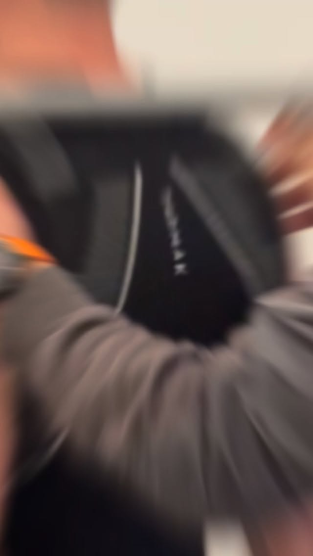 🎯 Chez Movinity, nos analyses posturales reposent sur un principe simple : la triple vérification.
1️⃣ L’œil du coach — l’expérience terrain et la compréhension du geste.
2️⃣ L’analyse du logiciel Shimano Bikefitting — des données précises et objectives.
3️⃣ L’analyse vidéo — pour valider visuellement chaque ajustement.
✅ Quand ces trois sources concordent, on sait que le positionnement est juste, efficace et adapté à ton corps.
Parce qu’une bonne position, ce n’est pas une question de hasard, mais de cohérence entre science, observation et ressenti.
#bikefitting #movinity #cycling