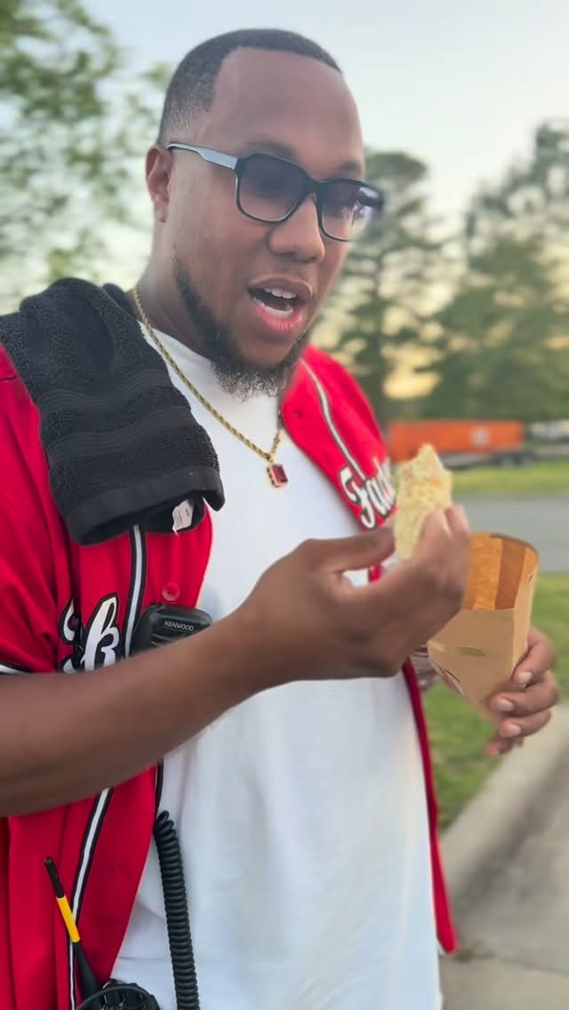 Real reviews. Real joy. Real flavor. We don’t play when it comes to execution. You heard it here first @anthonyballnwa 💪🏿💪🏿
#charcutesiesweets #char_cute_sie #nwasweets