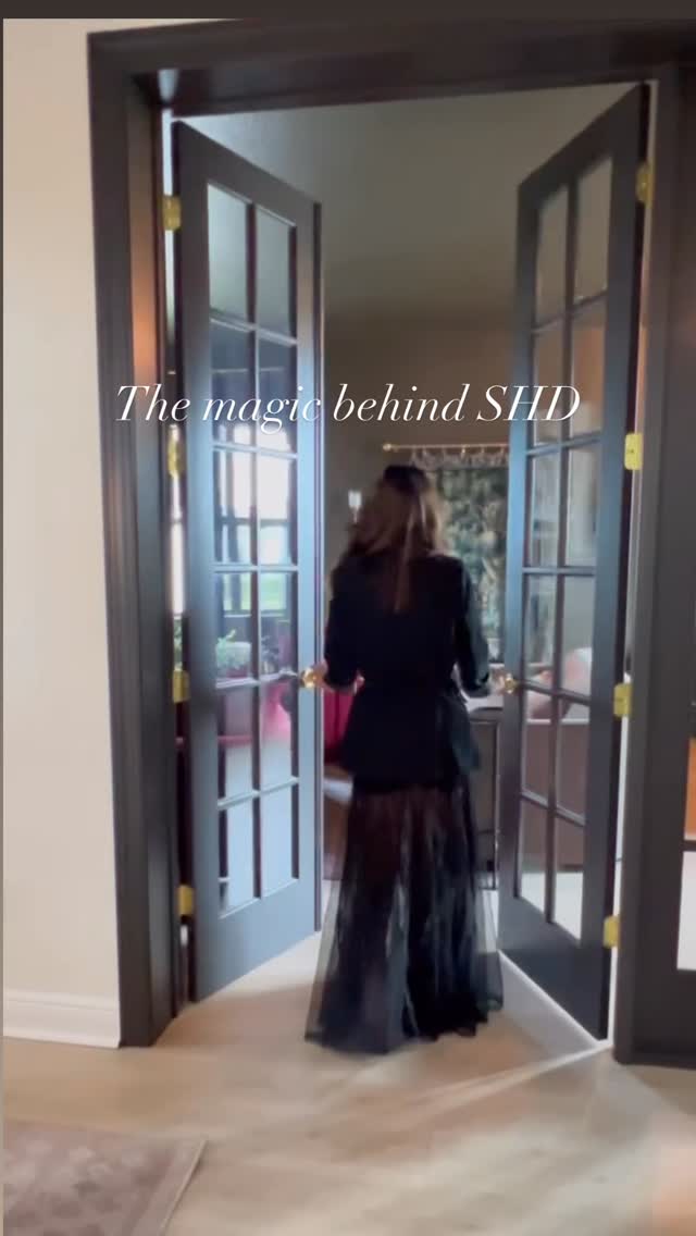 The magic behind SHD….#InteriorDesign
#HomeDecor
#Interiors
#LuxuryHomes
#DesignInspiration
#InteriorStyling
#InteriorDesignerLife
#HomeDesign
#InteriorDetails
#QuietLuxury
#EuropeanDesign
#LayeredInteriors #QuietLuxuryInteriors
#LayeredInteriors
#EuropeanNewEnglandStyle
#EditorialInteriors
#BoutiqueDesignStudio
#LayeredTextures
#MaterialsMatter
#InteriorMoodBoard
#DesignJourney
#ClientCollaborativeDesign
#HighTouchDesign