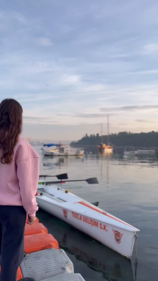 Spor; disiplin, inanç ve karakter demektir.
Atatürk’ün ‘Ben sporcunun zeki, çevik ve ahlaklısını severim’ sözüyle büyüyen bir nesil olmanın gururunu taşıyoruz.
10 Kasım’da, Ata’mızı saygı, minnet ve özlemle anıyoruz. 🇹🇷
#Atatürk #10Kasım #TuzlaGelişim #İzindeyiz #CumhuriyetRuhu #GelisimBasketbol #GelisimVoleybol #Gelisimkurek #AtamızıAnıyoruz