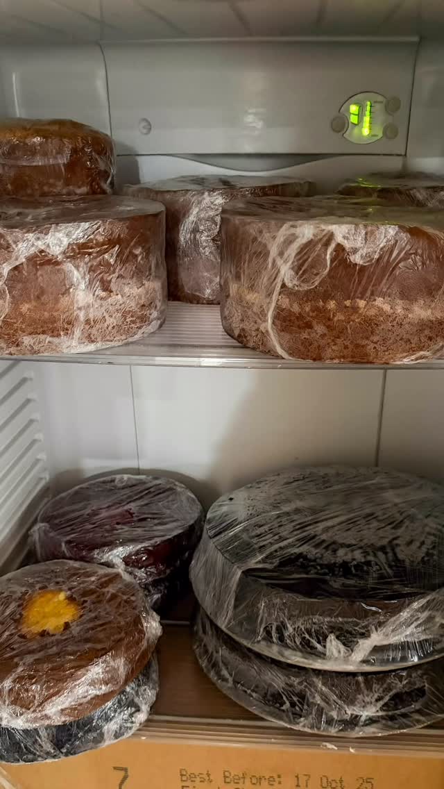 From twelve individual cakes to three unforgettable masterpieces ๐
A whole lot of buttercream, patience, and love went into these beauties!
#AmberBlossomCakes #WeddingCakes #HandcraftedWithLove #SouthCoastWeddings #ShoalhavenBaker