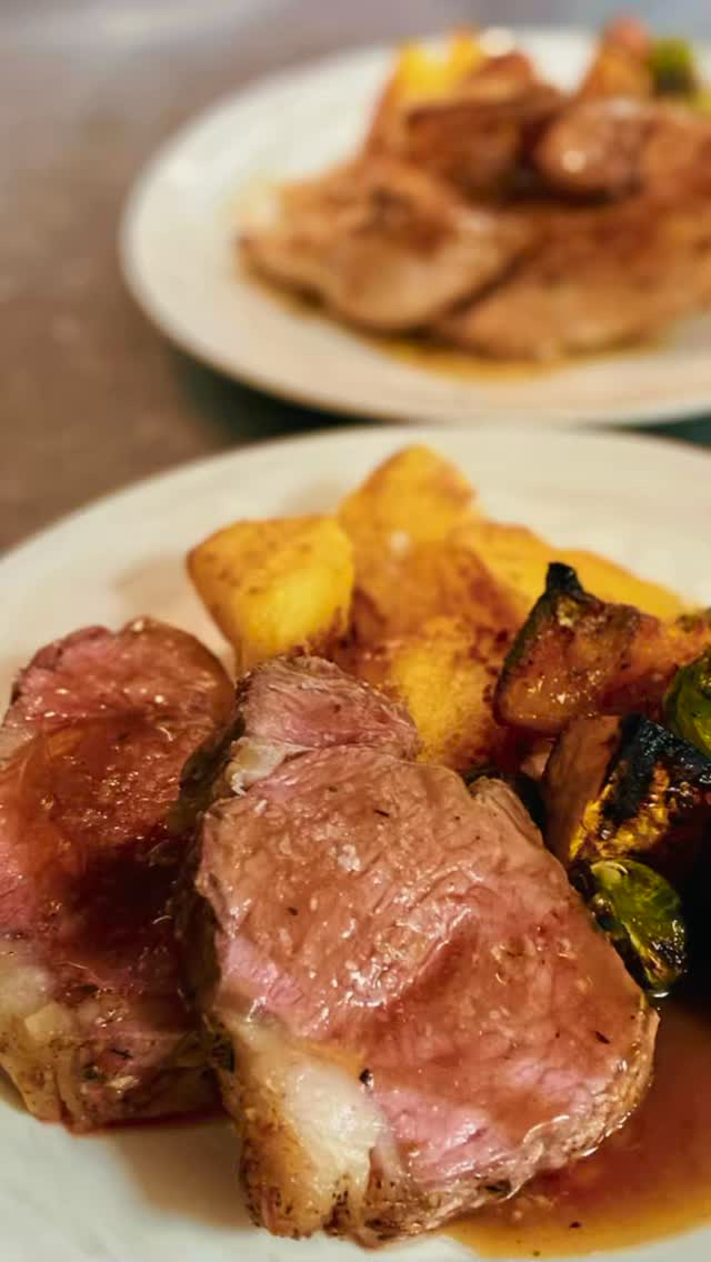 The roast that rules the weekend 🔥
#WeekendFeast #WeekendRoast #WeekendCravings #RoastChicken #RoastBeef #ComfortFood #JuicyWeekend #TastesLikeWeekend #SlowRoasted #FeastMode #Lunch