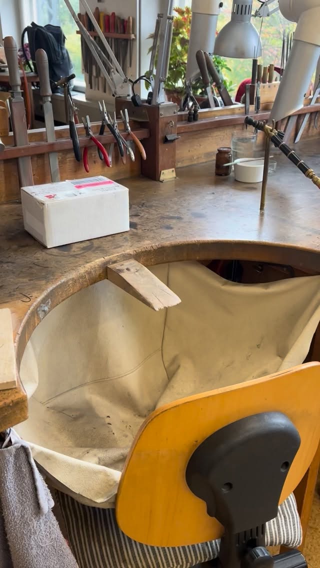 This piece is coming together so well, and I can’t wait to finish it off next week! 🫶❤️
What do you think ??
#Smykker #handmade #smallbusiness #november_smykker #handmade #jewellery #copenhagen