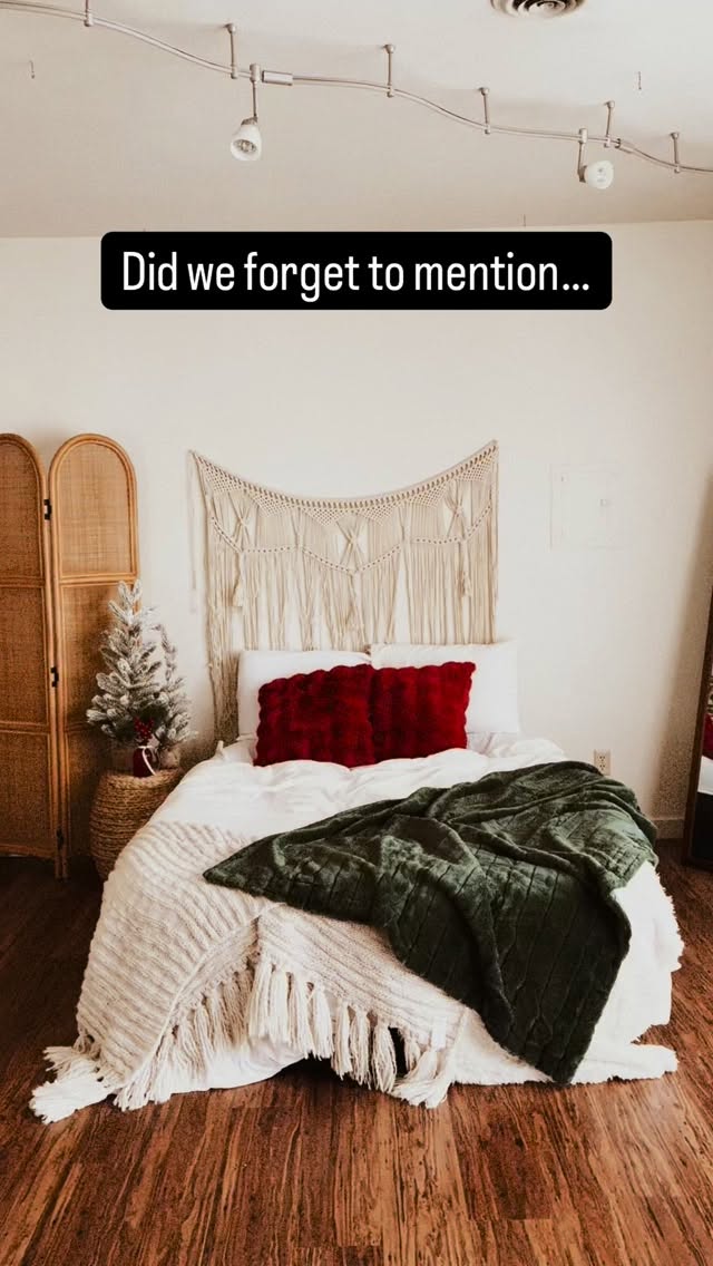 Whether youāre going for cozied up with hot cocoa or a sleek winter soirĆ©e, we have cute holiday cups to add to your sets!
Hurry and snag your dates while our Grand Opening special is still running! Get 15% off + an extra hour of setup/tear down in the month of November.