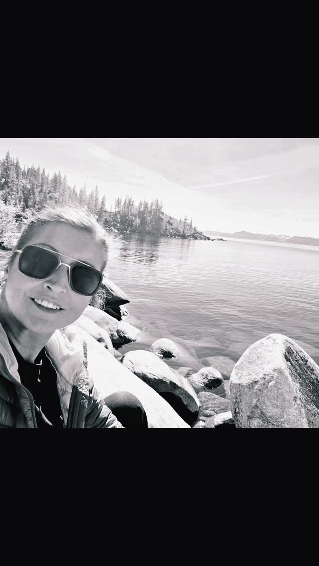 That travel life - Last CF trip of the year and that Tahoe sunset did not disappoint...however the flights getting delayed and canceled did.
#travelingeyedoc #newbergfamileyecare #cfwarriors #chasingsunsets #blessed