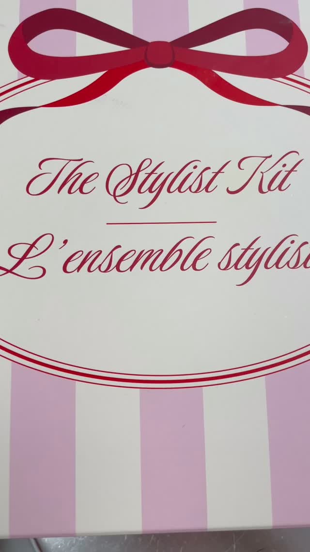 Thank you @oligopro for freshening up our colour applications this holiday season! ❤️💕
@kristacanrad
@annmarie03
#beautyandlivelyco #beautysalon #salon #localbusiness #hairstylist #beautybeyondthesurface #hairgoals #hairsalon #lively #sudburyhairsalon