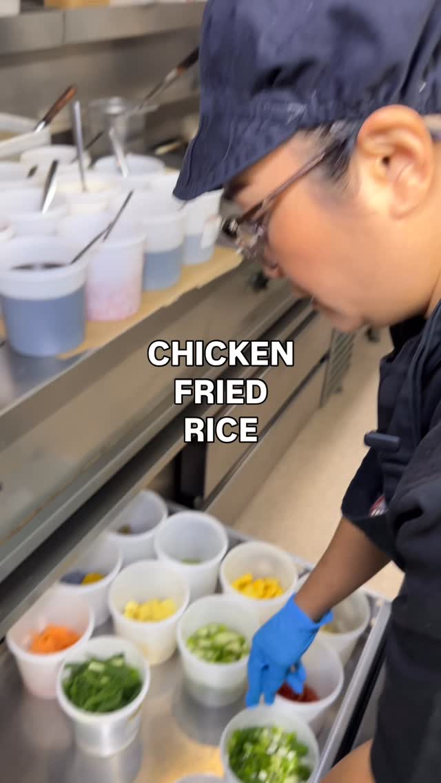 Nok makes our delicious chicken fried rice 👌
To make a booking at Noks please use the link in our bio - if you are ordering for delivery make sure to use code NOKS10 for 10% off! 👏
#thaifood #noksthaistreetfood #manchesterfood #bramhall #stockport #noksthai #fyp