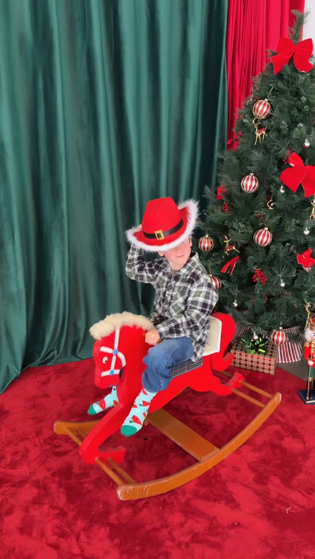 Comment Book to get 10 % off your MINI ME XMAS PORTRAITS run between November 28 - November 30
I created the Mini Me Xmas portrait - to freeze the laughter, the magic and the sparkle of childhood before it rushes by 🎄
Bookings are open, follow the link in bio or comment ‘ book ‘ to book your spot ❤️