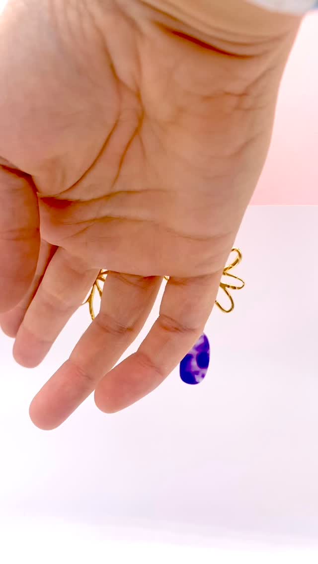 Des chutes de lunettes, devenues fleurs colorées 🌸
4 paires de boucles d’oreilles déjà adoptées ce matin et je crois qu’elles vont vite être adoptées !!
Merci pour vos messages de soutient ! ❤️
Et toi ? Quelle couleur te fait craquer ? 😍