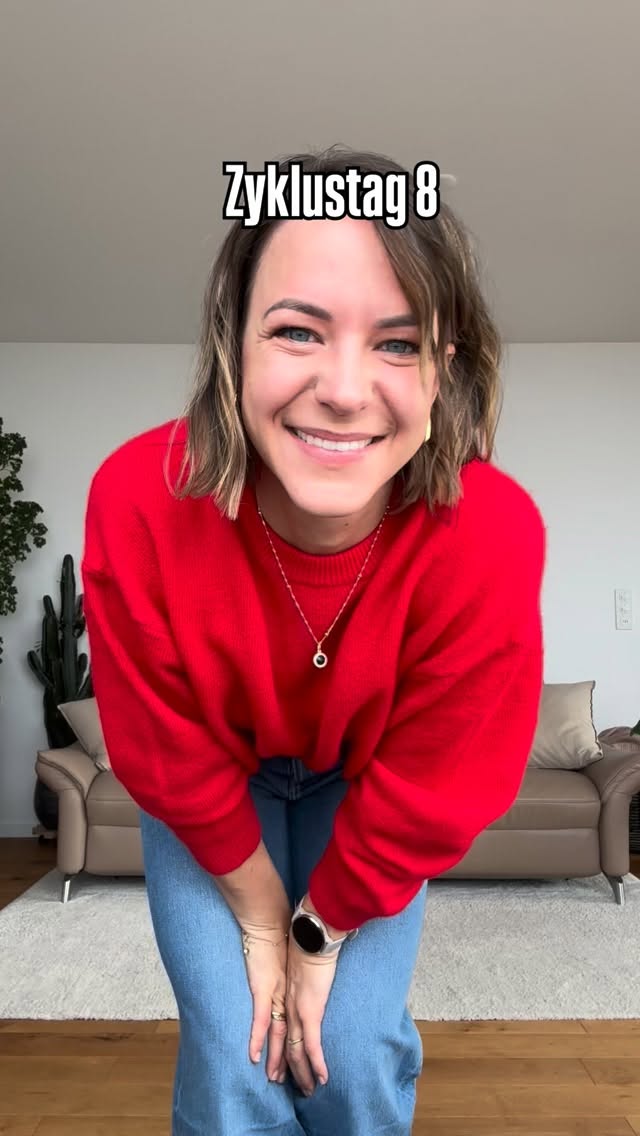 Ich könnte die Welt erobern 🤩
WOW – dieser Zyklus kickt so richtig! 💕
Unglaublich, was ich gerade alles anpacke – alles läuft, alles gelingt! ✨
To-do’s? Erledigt ✅
Spontane Ideen? Umgesetzt 💪
Gestern war ein Highlight-Tag: Ich war spontan Kleider einkaufen – natürlich sah alles grossartig aus 😍 Und was nicht passt, ist mir egal, denn ich fühl mich einfach fantastisch! 🤭
Spoiler ➡️ Ich weiss, was kommt… auch diese Phase geht wieder vorbei 😉
Wenn ich achtsam bleibe, wird der Zyklus ruhig, sanft und die Herbstphase ebenso stimmig 🙏🏼
Es kann aber auch sein, dass ich zum kleinen Zombie mutiere 🧟♀️
Ich beobachte 👀, spüre, was sich zeigt – und wenn ich nicht gerade in meinem Schneckenhaus 🐚 bin, erzähle ich euch, wie’s mir geht 😜
Wie erlebst du deine Zyklusphase? 🤗
#zyklusbewusstsein #femalecycles #achtsamkeit #selflove #frausein #hormonbalance #energyflow #frauenpower #periodpower