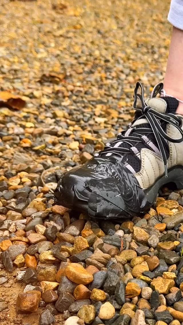 Started the walk with optimism and masking tape. Finished without any soles but with a great story. Well done, Melanie! 👏🏻 😁
#checkyourkit #oldsoles #adventureawaits #newbootsneeded #christmaslistideas