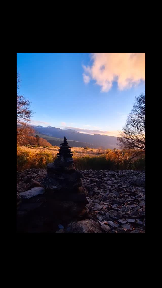 Evening mood
#petitcoindeparadis
#sancy #mooddujour #montagnes #photodujour #instanature #paysagemagnifique
#coucherdesoleil #montdore #igersauvergne