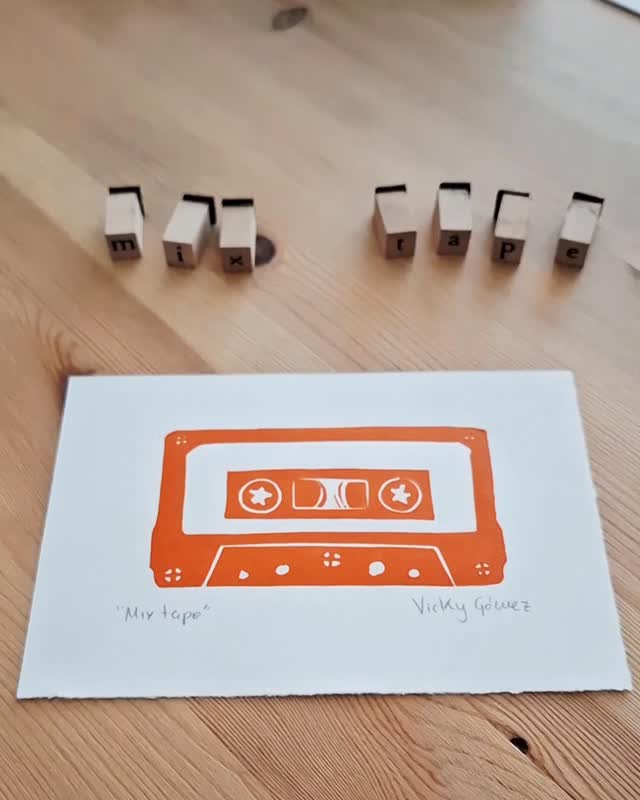 Mix tape 🎶
Printing some small pieces for my next markets coming up at the end of this month.
Also available in my Etsy shop. Link in my bio.😊
.
.
.
#printmaking #cassetteprint #cassette #retrovibes #music #musicprint #print #cassetteart #cassettetapeart #cassettetape #prints #retro