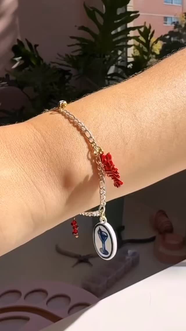 The cutest custom charm bracelet! 🦞🍸