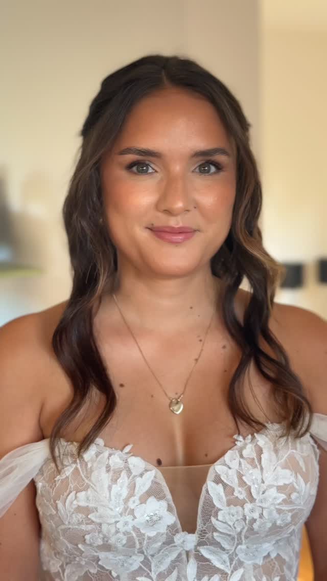Ein moderner, zeitloser Bridal Look – ganz individuell auf sie abgestimmt... hier aeht ihr einmal den fertigen Braut Look 🥰
#brautstylingbielefeld #hochzeitbielefeld #makeupbielefeld
#bridalstyling #bridalmakeup #bridalhair #weddingmakeup #weddinghairstyle