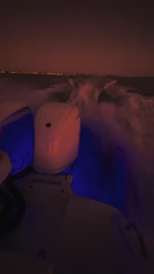 What a nice sunset 🌅
#vibes #sunsetvibes #underwaterboatlight #boatlights #boats #yachts