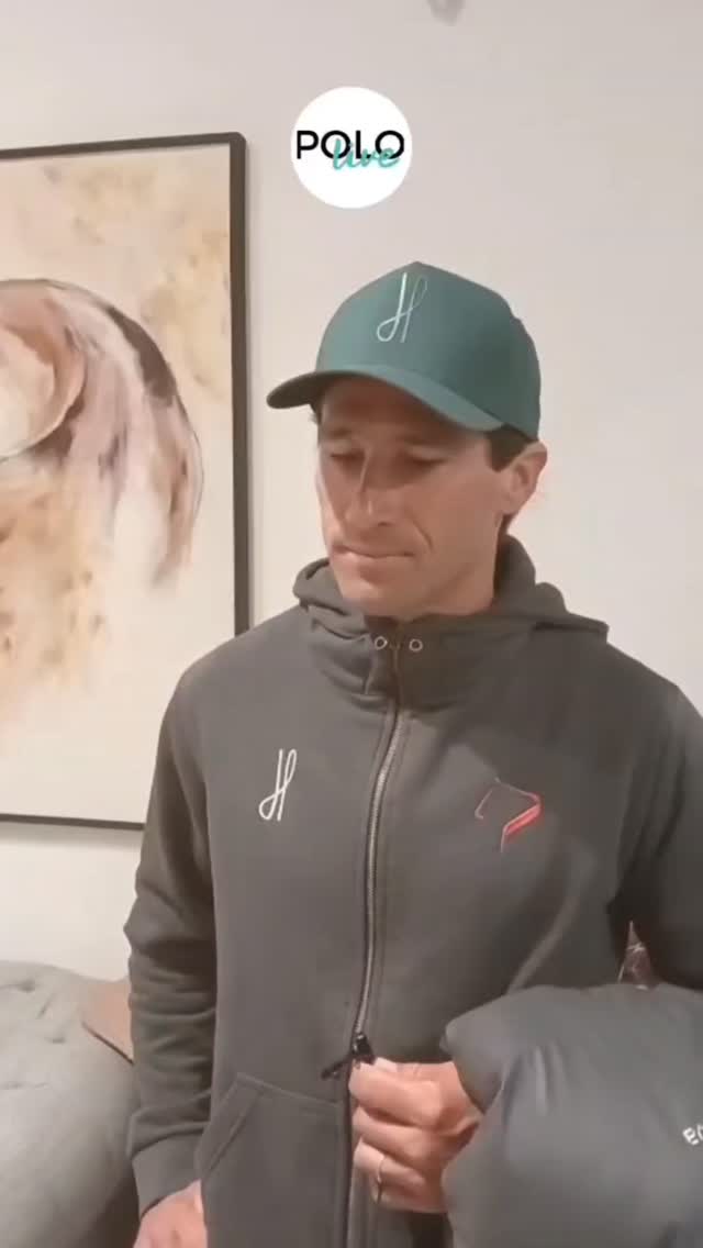 Gracias a los amigos de @dmkorper que le entregaron una autorización para un chequeo médico a @ulloa.hilario que tuvo una caída pero su equipo logró una importante victoria.
#siemprepolo
#somospolo
#veniaverpolo
#vivielpolo
#sentielpolo
#revistapololive
#triplecorona2025
📽 @gerezpadilla