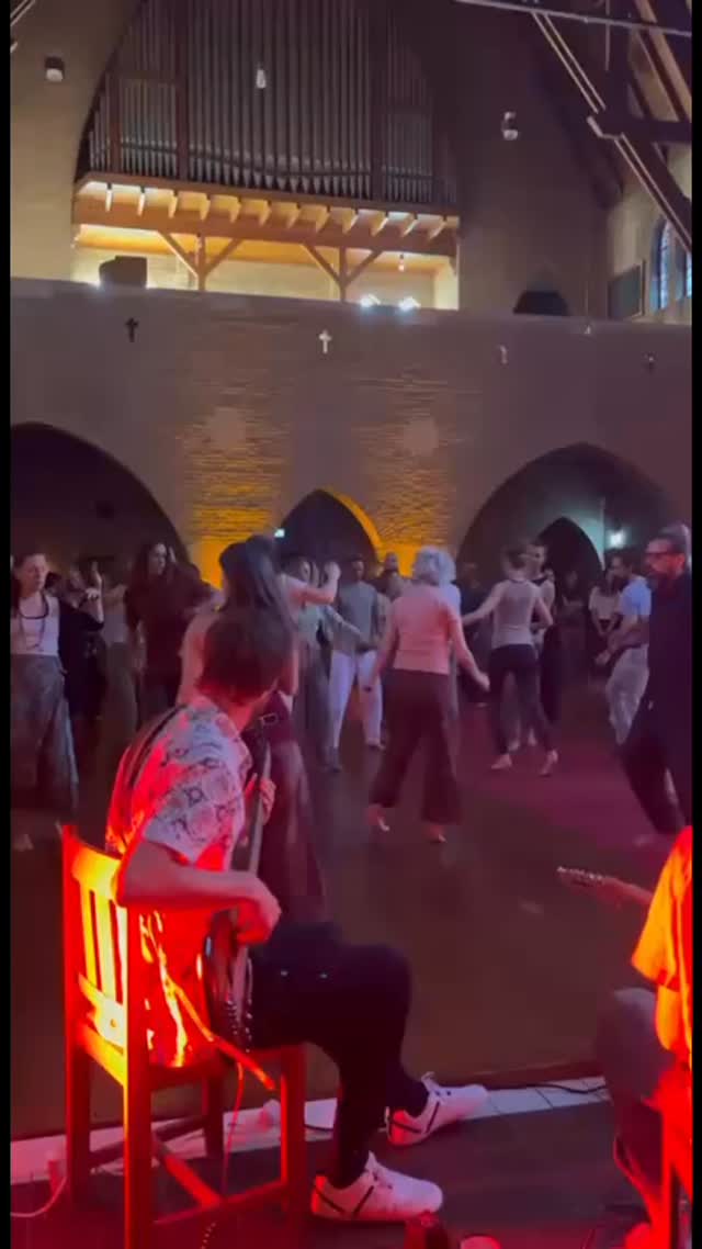 So happy to have them here again! 🤩💫🤩. The Kulam project is a Non Profit Association, World traveling live music and dance experience, Created by Live one-time orchestra. Free-flowing, completely improvised, live dance music journey full of passion, invention, creativity, drama, and most of all, grooves that are impossible to ignore.
Kulam means “everyone” in Hebrew – We indeed involve everyone in the creative process. Without a rigid structure or sheet music to guide the players, they are completely naked and exposed before the audience, inviting the listener and the player alike into a space of total trust. The audience, have a space to forget about their fears, limitations, preconceived notions, and surrender to the flow of music, like the musicians before their eyes do.
Witness the birth of human expression with your own eyes and ears, and let your body Be.