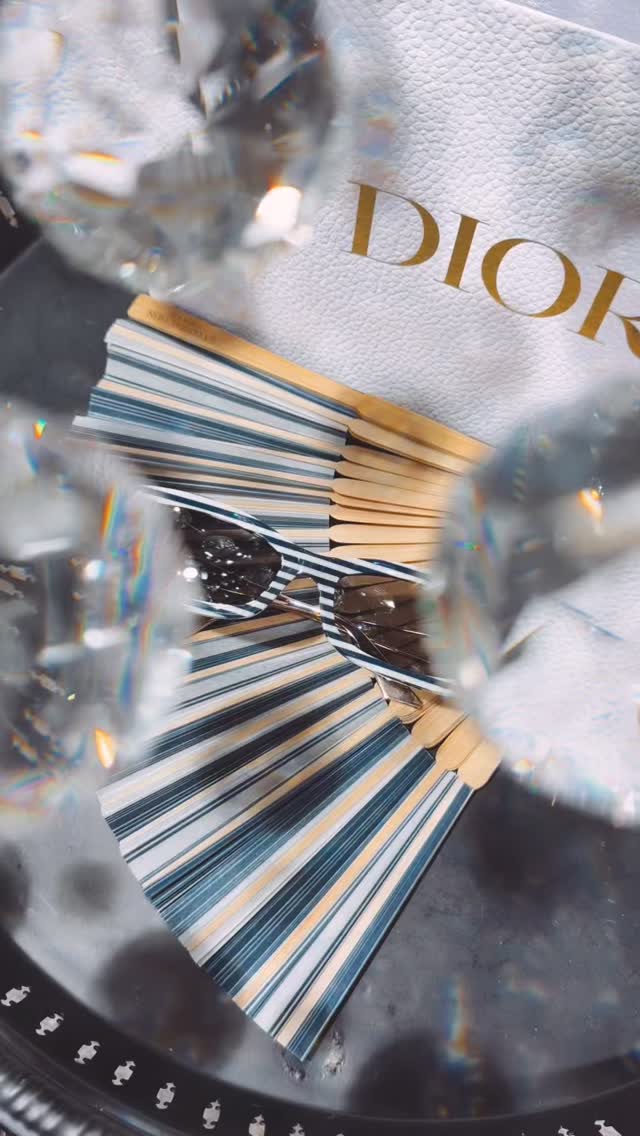 All we want for Christmas är denna nyhet från @dior och en flygbiljett till Rivieran, snälla 🥹🙏🏻🇫🇷