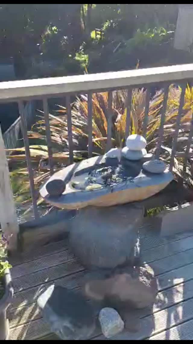 While out and about enjoying the ab-fab weather on this, the last weekend of the @taranakiartstrail
Or
@taranaki_garden_festival
@sustainablebackyardsnz
@taranakifringegardenfestival
Why not pop in to one of the 60-plus artists dotted around our magnificent muanga.
Including the geometric inspired stome creations of @michelle_parker_sculpture
#taranakiartstrail ##artist #art #taranaki #taranaki_nz #painting #stonesculpture #sculpture #mixedmediaart #photography #ceramics #fibreart #printmaking #jewellery #taranakilikenoother #supportlocalartists