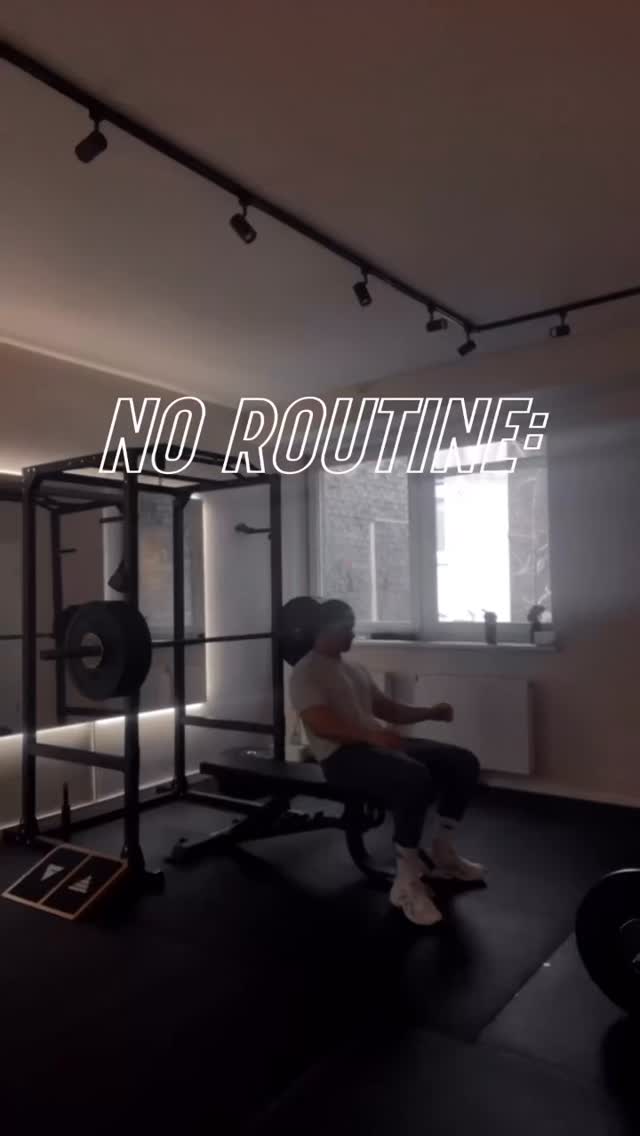 Keine Routine ➡️ Keine Ergebnisse
Wer jedes Mal „einfach irgendwas“ trainiert, kommt nicht weit.
Kraft, Muskulatur und Wohlbefinden entsteht, wenn du weißt, was du tust und es konsequent durchziehst.
Mit klaren Routinen baust du nicht nur Muskeln auf, du sparst auch Zeit, weil jedes Training strukturiert ist.
Ich zeige dir, wie du mit System trainierst, schneller Resultate siehst und endlich konstant stärker wirst. Passend für deinen Alltag und passend für Menschen mit wenig Zeit.
#personaltrainingstuttgart
Egal ob du zu Hause trainierst, in Gym oder gerne mit mir im @studiohealthstuttgart durchstarten möchtest!
👉 Starte jetzt auf coach-julian.de und mache dein kostenloses kennnenlerngespräch aus 💪