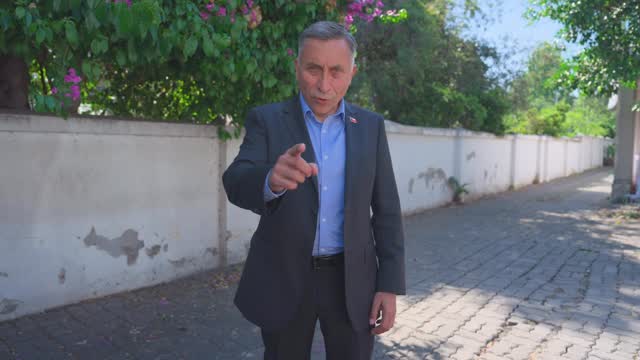 Chile no aguanta más improvisación ni comunismo. ❌
Mientras Boric y su candidata siguen promoviendo ideas fallidas, yo sigo firme defendiendo el orden, la libertad y a los chilenos de verdad. 🤝
En el Congreso he dado la pelea sin miedo:
💪 Contra la delincuencia.
🚫 Contra las leyes ideológicas.
📈 Contra la burocracia del estado.
No me doblo, no negocio con la izquierda y no me vendo por un cargo.
Este 16 de noviembre, vota Catalina del Real, la ÚNICA diputada de Kast, K-89. 🗳️
#LaÚnicaDiputadaDeKast #ParaGanarleAlComunismo #CatalinaDelReal #Republicanos #Kast #LaFuerzaDelCambio